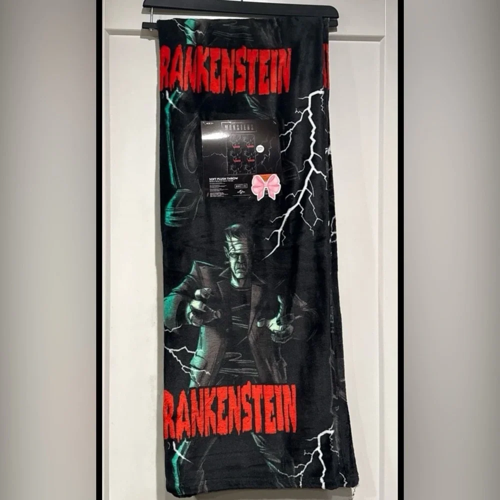 NWT Halloween Universal Monsters Frankenstein Throw Blanket